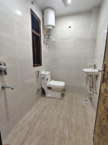 Attached Bathroom in 2 BHK Builder Floor at Malviya Nagar – for Rent