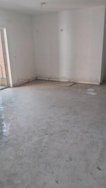 Room in 2 BHK Apartment at BPTP The Resort, Sector 75 – for Sale
