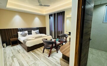 6+ BHK Independent House For Sale in Sector 50