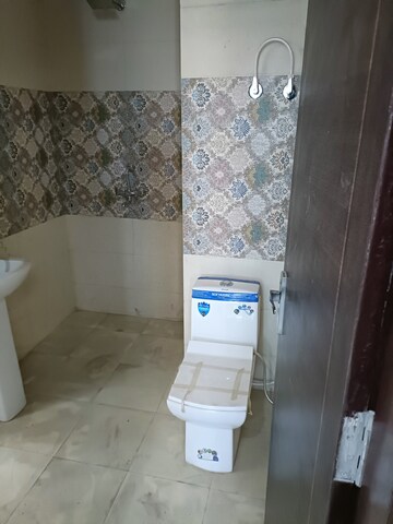 Attached Bathroom in 5 BHK Apartment at Rajendra Nagar Sector 3 – for Rent