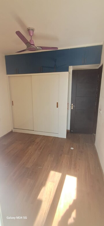 Room in 3 BHK Builder Floor at Signature Global Park 4 and 5, Sohna Sector 36 – for Rent