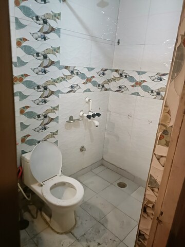 Attached Bathroom in 5 BHK Apartment at Rajendra Nagar Sector 3 – for Rent