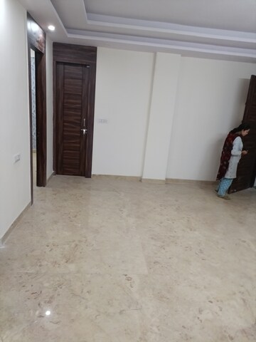 Room in 5 BHK Apartment at Rajendra Nagar Sector 3 – for Rent
