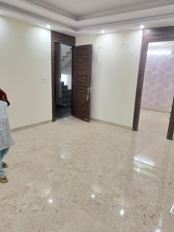 Room in 5 BHK Apartment at Rajendra Nagar Sector 3 – for Rent