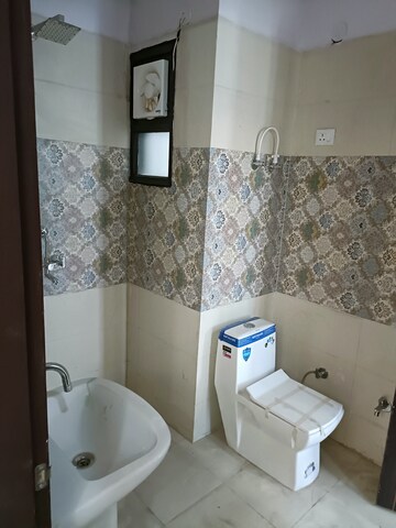 Attached Bathroom in 5 BHK Apartment at Rajendra Nagar Sector 3 – for Rent