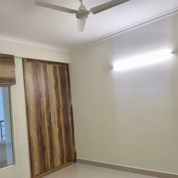 Room in 3 BHK Apartment at Mahagun Mywoods, Sector 16c Greater Noida – for Rent