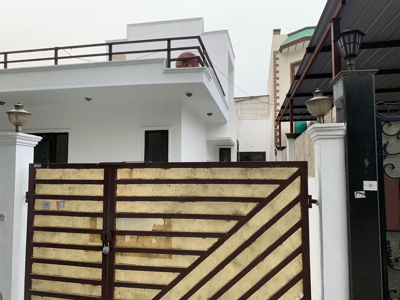 4 BHK + Pooja Room,Servant Room,Study Room,Extra Room Independent House For Rent in Sector 31