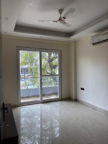 Room in 4 BHK Apartment at Ireo Uptown, Sector 66 – for Sale