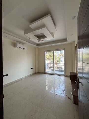 Room in 4 BHK Apartment at Ireo Uptown, Sector 66 – for Sale
