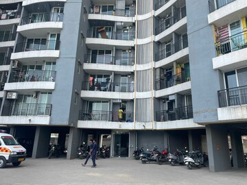 2 BHK Apartment For Rent in Hiraco Eminence, Mira Road