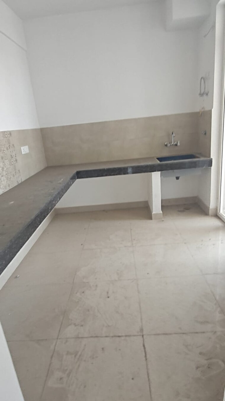 Kitchen, shiv-the-ozone-solitaire 3 Bedroom 1735 Sq.Ft. Apartment In Sector 87 Faridabad 8527290