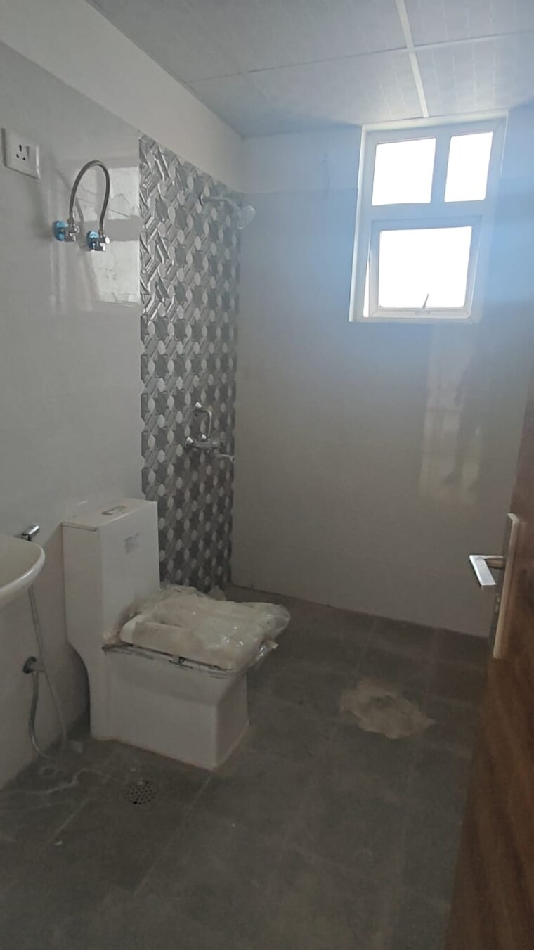 Bathroom, shiv-the-ozone-solitaire 3 Bedroom 1735 Sq.Ft. Apartment In Sector 87 Faridabad 8527290
