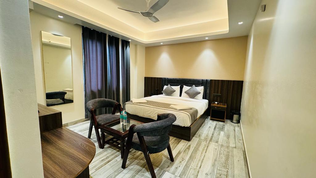 6 BHK + Pooja Room,Servant Room,Study Room,Extra Room Independent House For Sale in RWA Apartments