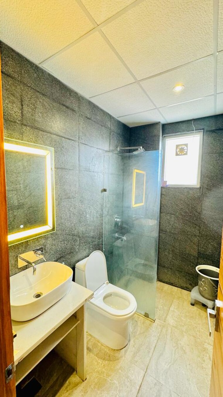Attached Bathroom, rwa-apartments 6 Bedroom 250 Sq.Mt. Independent House In Sector 31 Noida 8527350