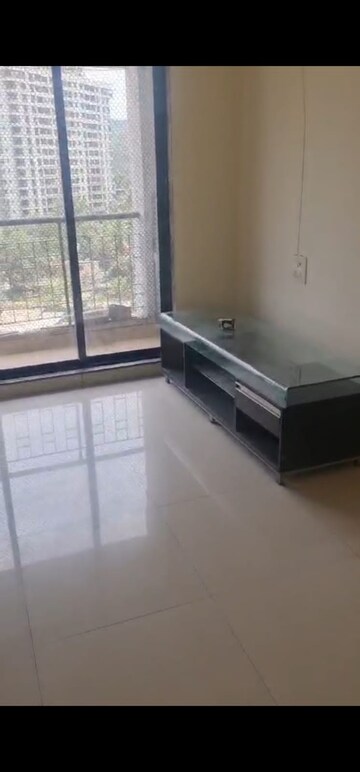 Room in 1 BHK Apartment at Hiranandani Estate Flora, Ghodbunder Road – for Rent