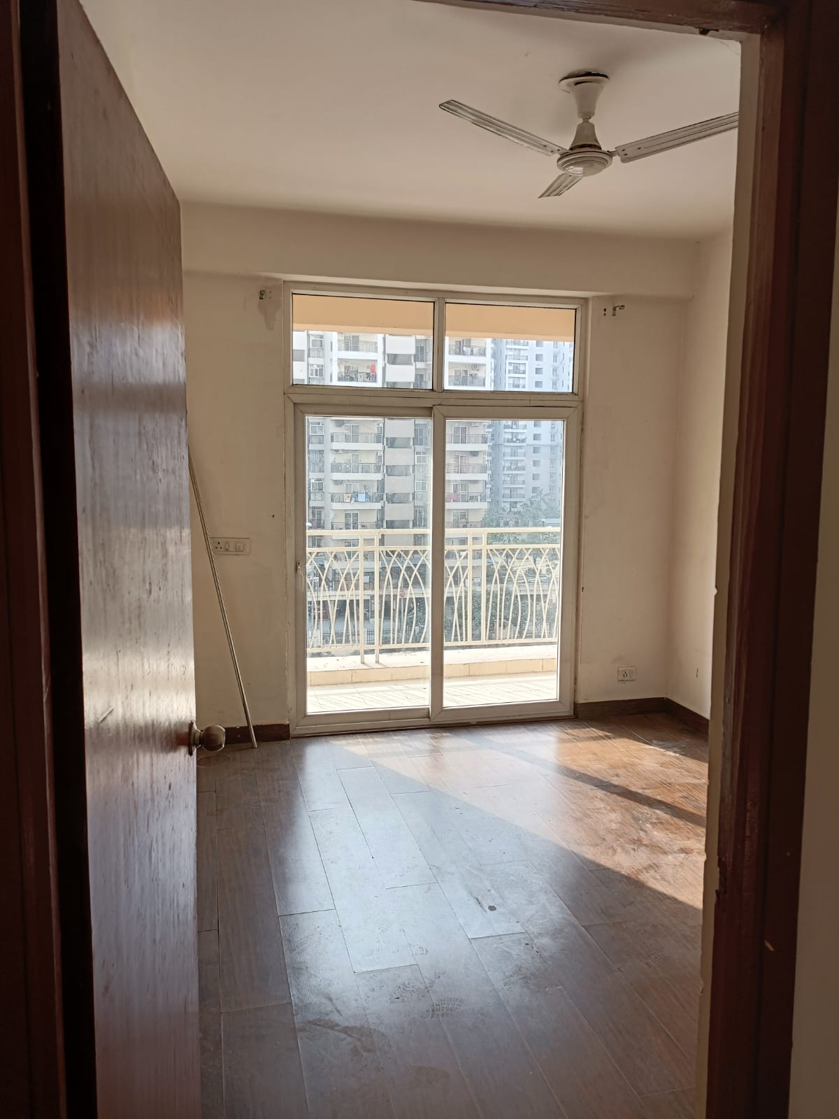 2.5 BHK + Servant Room Apartment For Sale in Mahagun Mywoods
