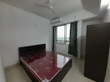 Room in 2 BHK Apartment at Godrej Seven, Joka – for Rent