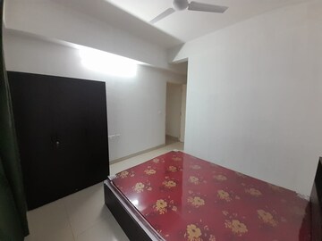 Room in 2 BHK Apartment at Godrej Seven, Joka – for Rent