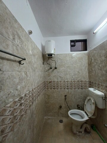 Attached Bathroom in 2 BHK Independent House at Ansal Plaza Sector-23, Sector 23 – for Rent