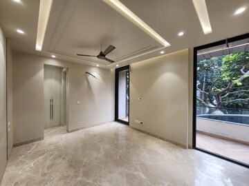 Room in 4 BHK Apartment at Sector 26a – for Sale