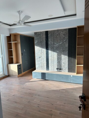 Room in 3 BHK Apartment at Sector 45 – for Rent
