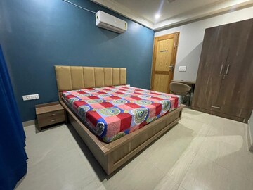Room in 3 BHK Builder Floor at DLF Centre Court, Sector 42 – for Rent