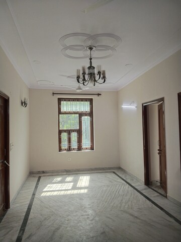 Room in 3 BHK Independent House at Ansal Plaza Sector-23, Sector 23 – for Rent