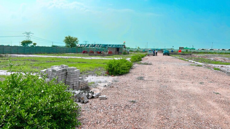 undefined, upsidc site b  102 Sq.Yd. Plot In Upsidc Site B Greater Noida 8527841