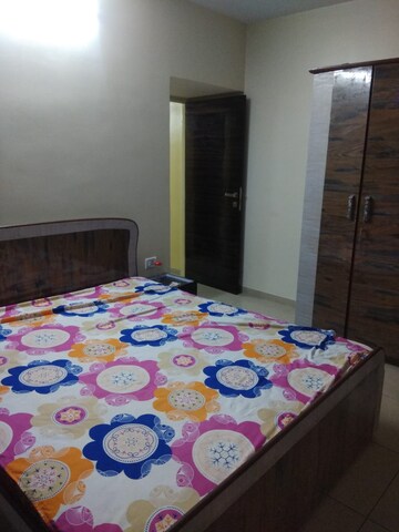 Room in 2 BHK Apartment at Maharaja Retreat CHS, Goregaon East – for Rent