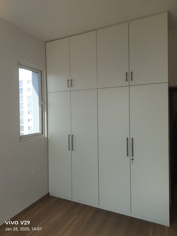 Room in 3 BHK Apartment at Parsvnath Exotica, Sector 53 – for Rent