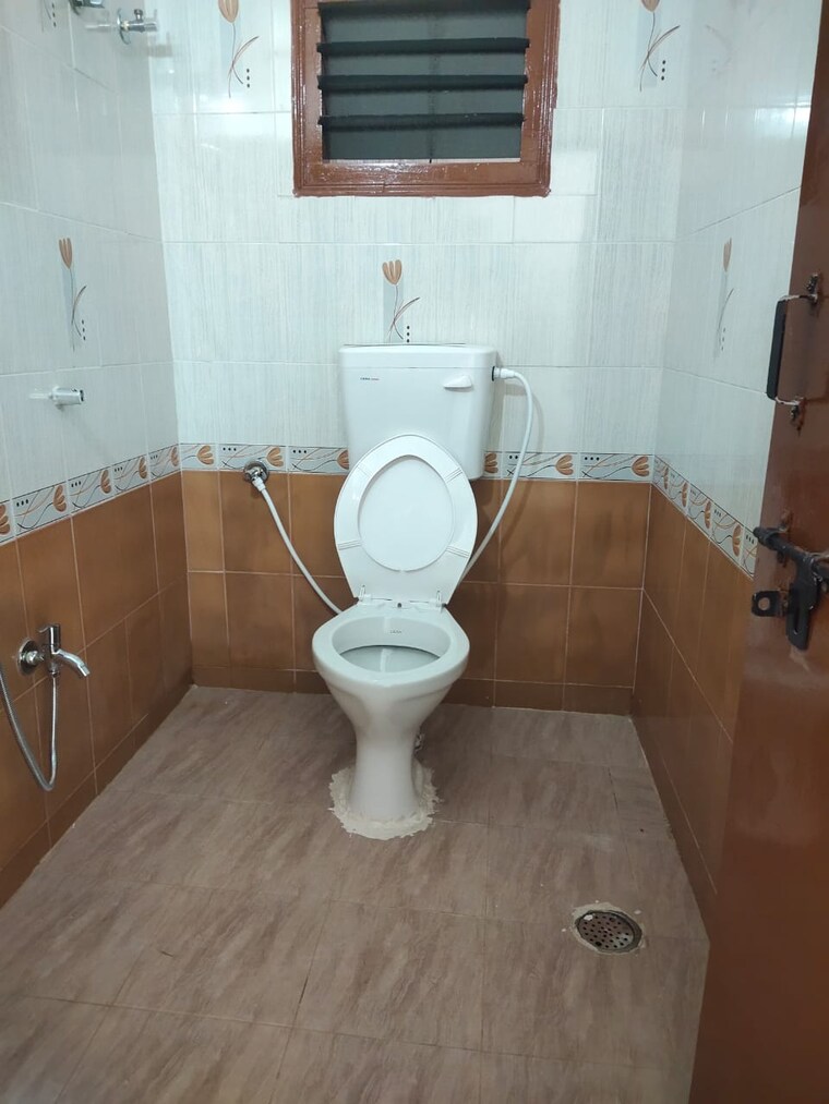 Bathroom, sri-krishna-krishe-valley 3 Bedroom 2457 Sq.Ft. Apartment In Banjara Hills Hyderabad 8528013