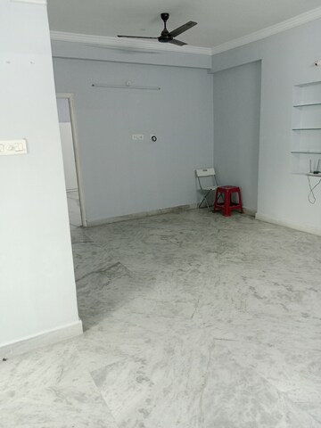 Room in 3 BHK Apartment at Banjara Hills – for Rent