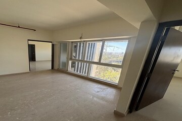 Room in 3 BHK Apartment at Omkar Signet, Malad East – for Rent