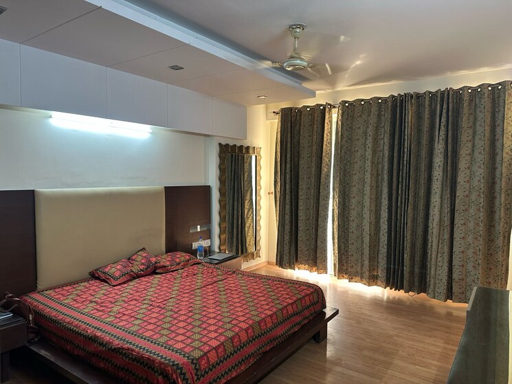 Bedroom, dlf-the-royalton-tower 4 Bedroom 2940 Sq.Ft. Apartment In Dlf Phase V Gurgaon 8528023