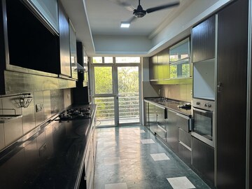 Kitchen in 4 BHK Apartment at DLF The Royalton Tower, Dlf Phase V – for Sale