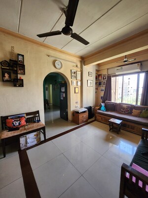 Living Room in 3.5 BHK Apartment at Magnum Tower CHS, Andheri West – for Sale