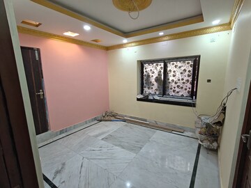Room in 2 BHK Apartment at Picnic Garden – for Rent