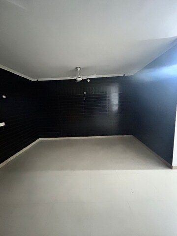 Room in 2 BHK Apartment at Sector 27 Yamuna Expressway – for Sale