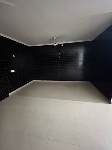 Room in 2 BHK Apartment at Sector 27 Yamuna Expressway – for Sale