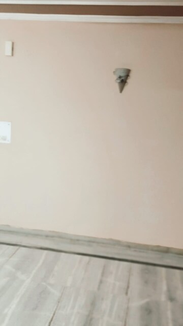 Room in 3 BHK Apartment at Vastu Apartments, Sector 55 – for Rent