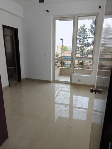 Room in 3 BHK Apartment at Shapoorji Pallonji Joyville Gurgaon, Sector 102 – for Rent