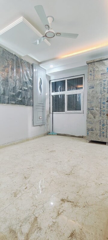 Room in 1 BHK Builder Floor at Sector 73 – for Sale
