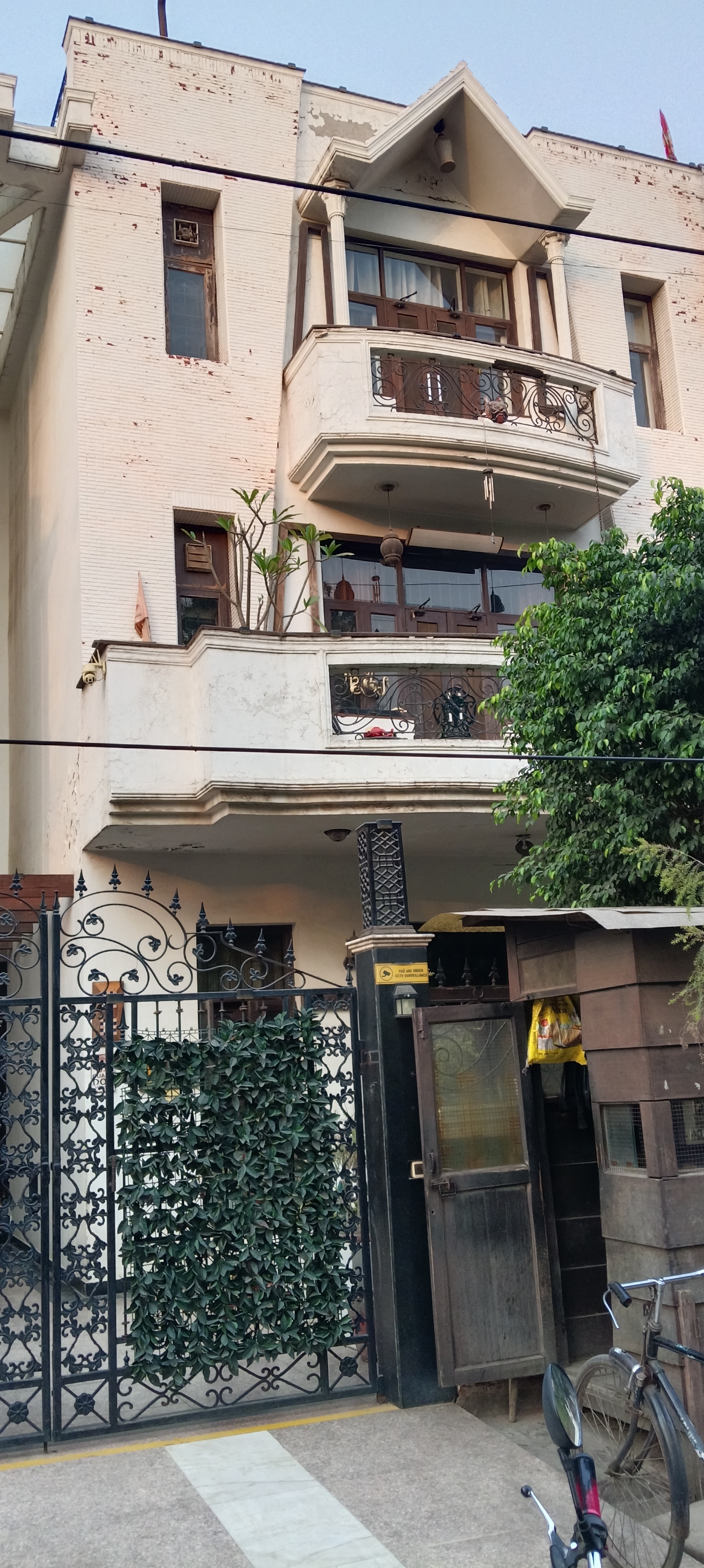 6 BHK Independent House For Sale in RWA Apartments Sector 26