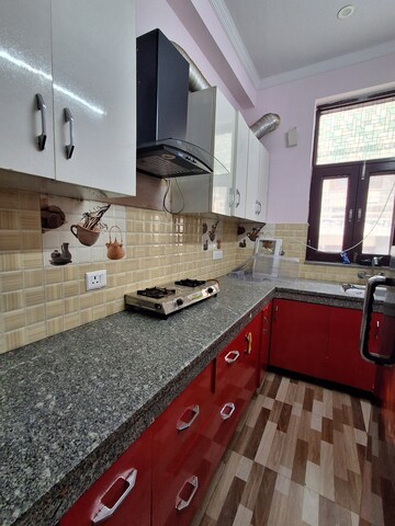 Kitchen in 2 BHK Builder Floor at Sector 40 – for Rent