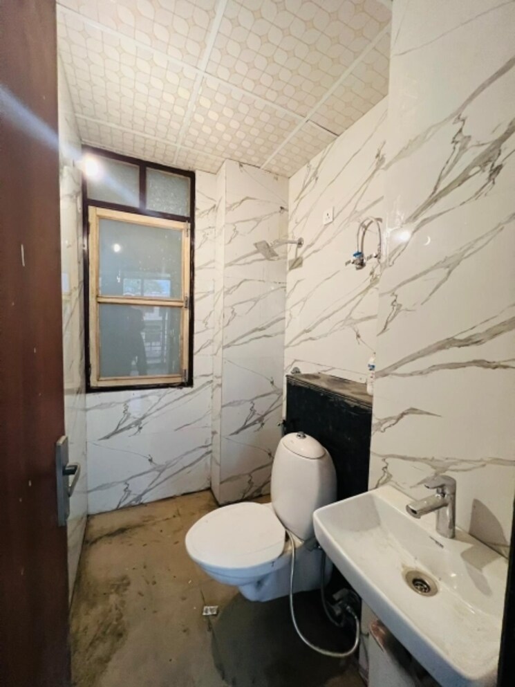 Bathroom, dlf-new-town-heights-i 3 Bedroom 1845 Sq.Ft. Apartment In Sector 90 Gurgaon 8528972