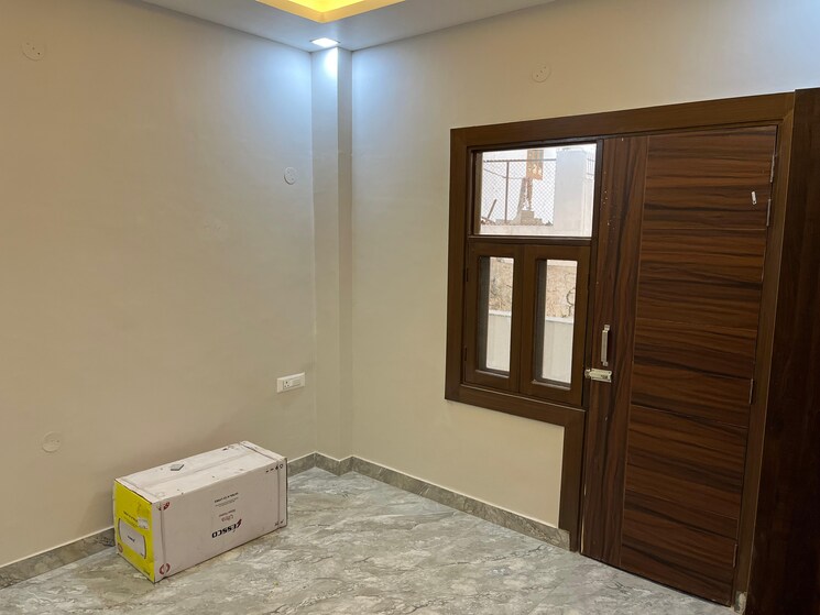 Room, sahastradhara road 4 Bedroom 125 Sq.Yd. Independent House In Sahastradhara Road Dehradun 8529243