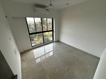 Room in 2 BHK Apartment at Platinum Casa Millennia, Andheri West – for Rent