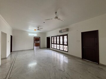 Room in 3 BHK Apartment at Khairatabad – for Rent
