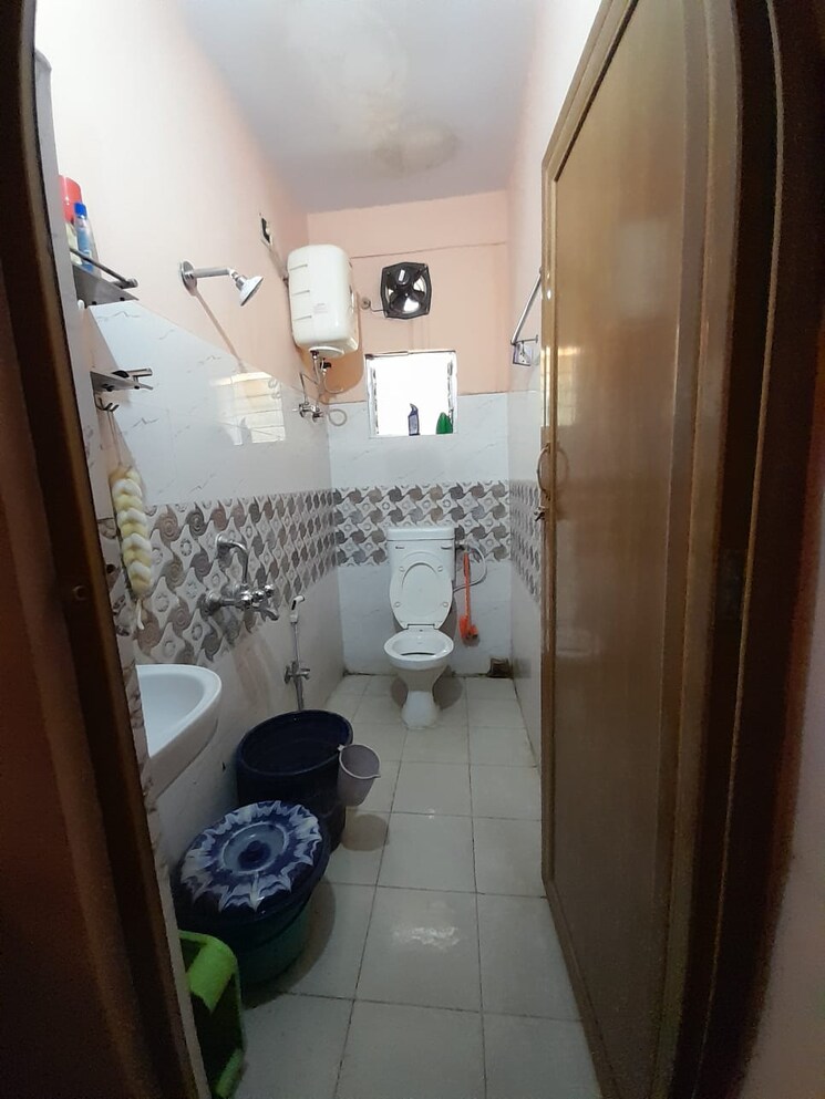 Bathroom, behala chowrasta 2 Bedroom 620 Sq.Ft. Builder Floor In Behala Chowrasta Kolkata 8529402