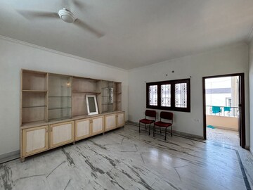 Room in 4 BHK Apartment at Banjara Hills – for Rent